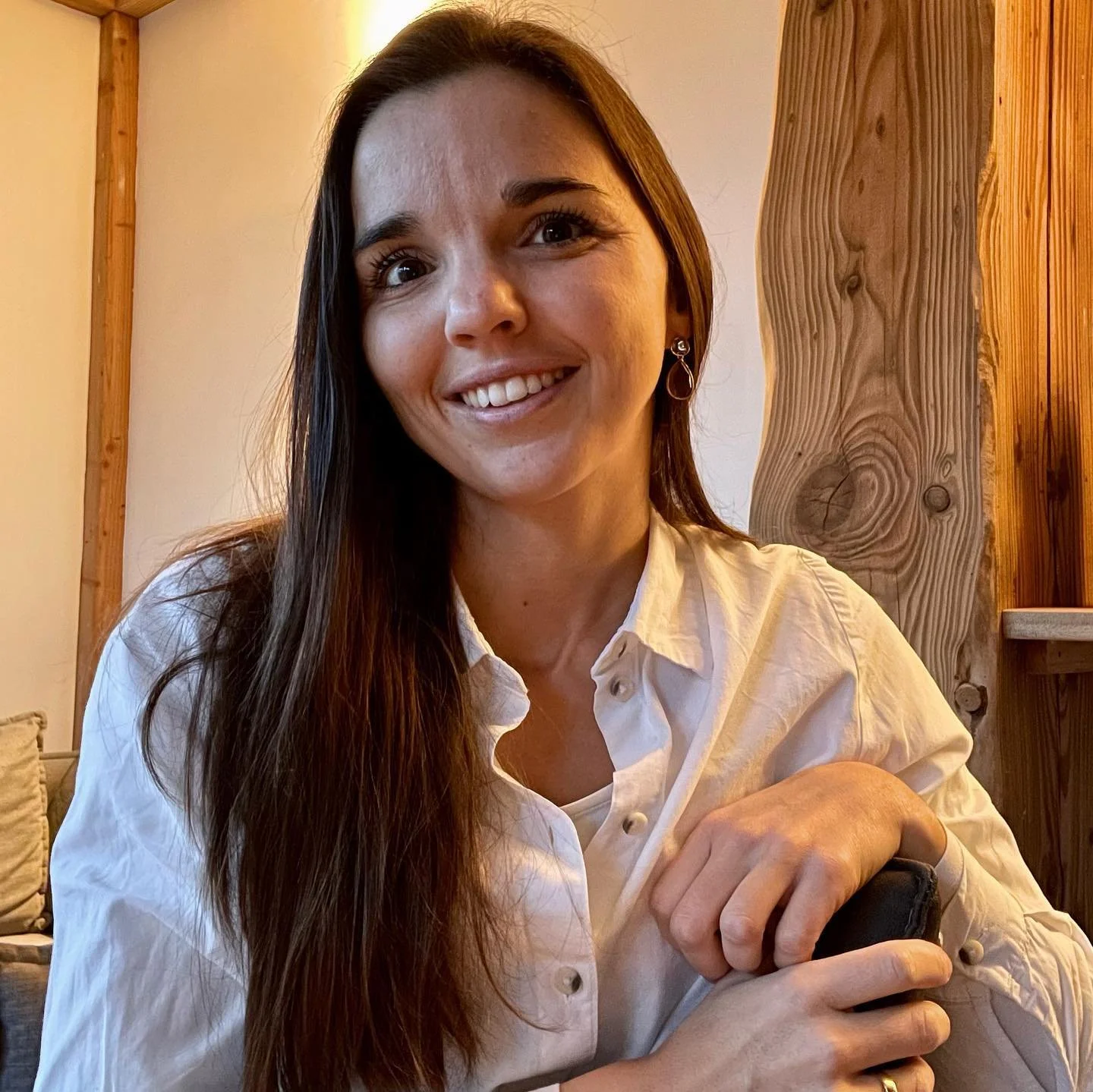 | GEDACHTEN 💭 

&ldquo;Ik kan ook niks. Ik ben niet slim. Ik ben een moeilijk mens. Ik ben saai. Ik verdien dat niet. Ik ben lelijk. Ik kleed me niet goed. Ik ben de ander tot last. Ik heb een rot stem. Ik ben nou eenmaal zo. Het komt nooit meer goe