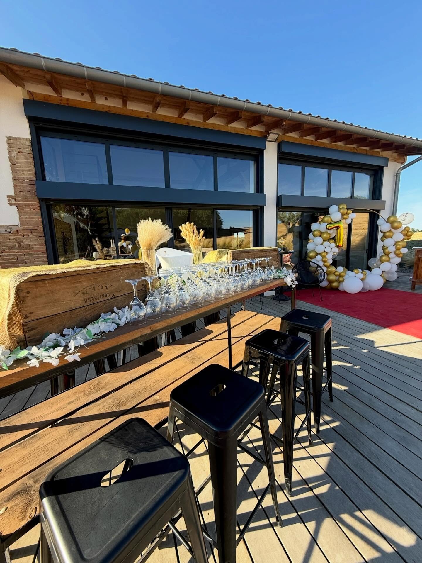 Et vous votre Nouvel an , ce sera o&ugrave; ? 

&Agrave; tous ceux qui r&ecirc;vent d&rsquo;un lieu pour vivre quelque chose de diff&eacute;rent, nous essayons d&rsquo;&ecirc;tre l&agrave; pour &eacute;crire vos plus beaux moments. ✨

DOMAINE DE LA M