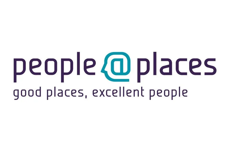Logo met woorden 'people@places' en de slogan 'good places, excellent people'.