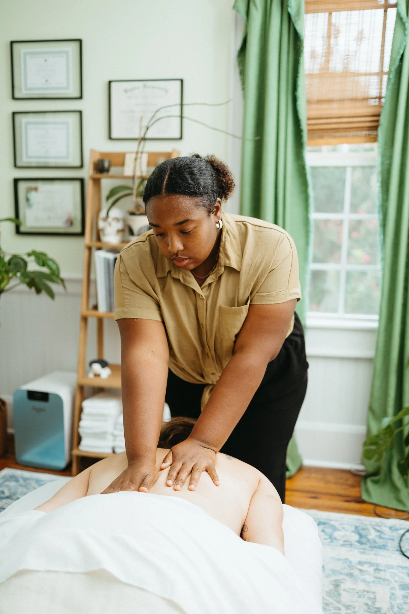 Lydia performing integrative massage strokes on the back