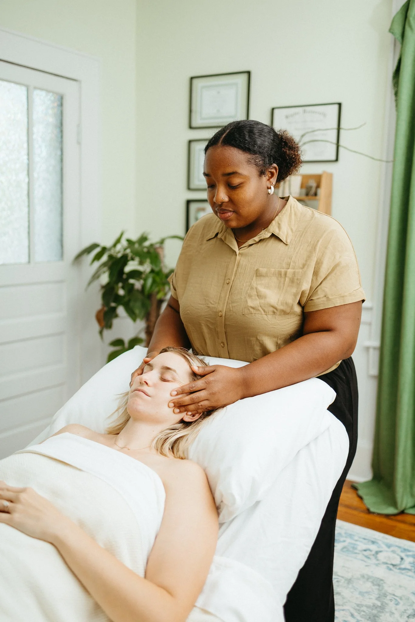Lydia giving a pregnancy massage with a somatic face massage, abdominal massage, and gua Sha scalp massage