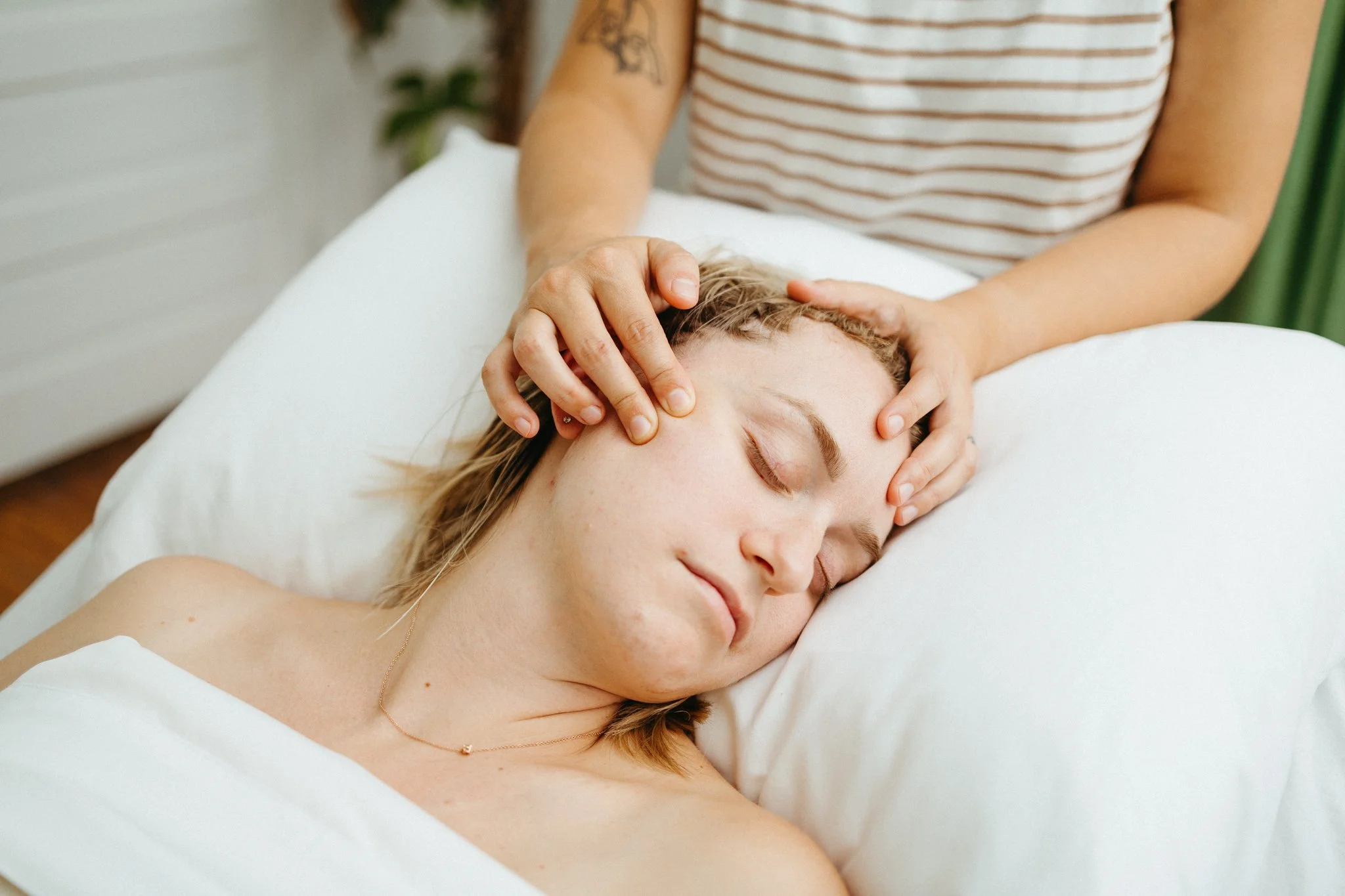 Shannon performing face massage to help with jaw tightness to loosen up hips before giving birth