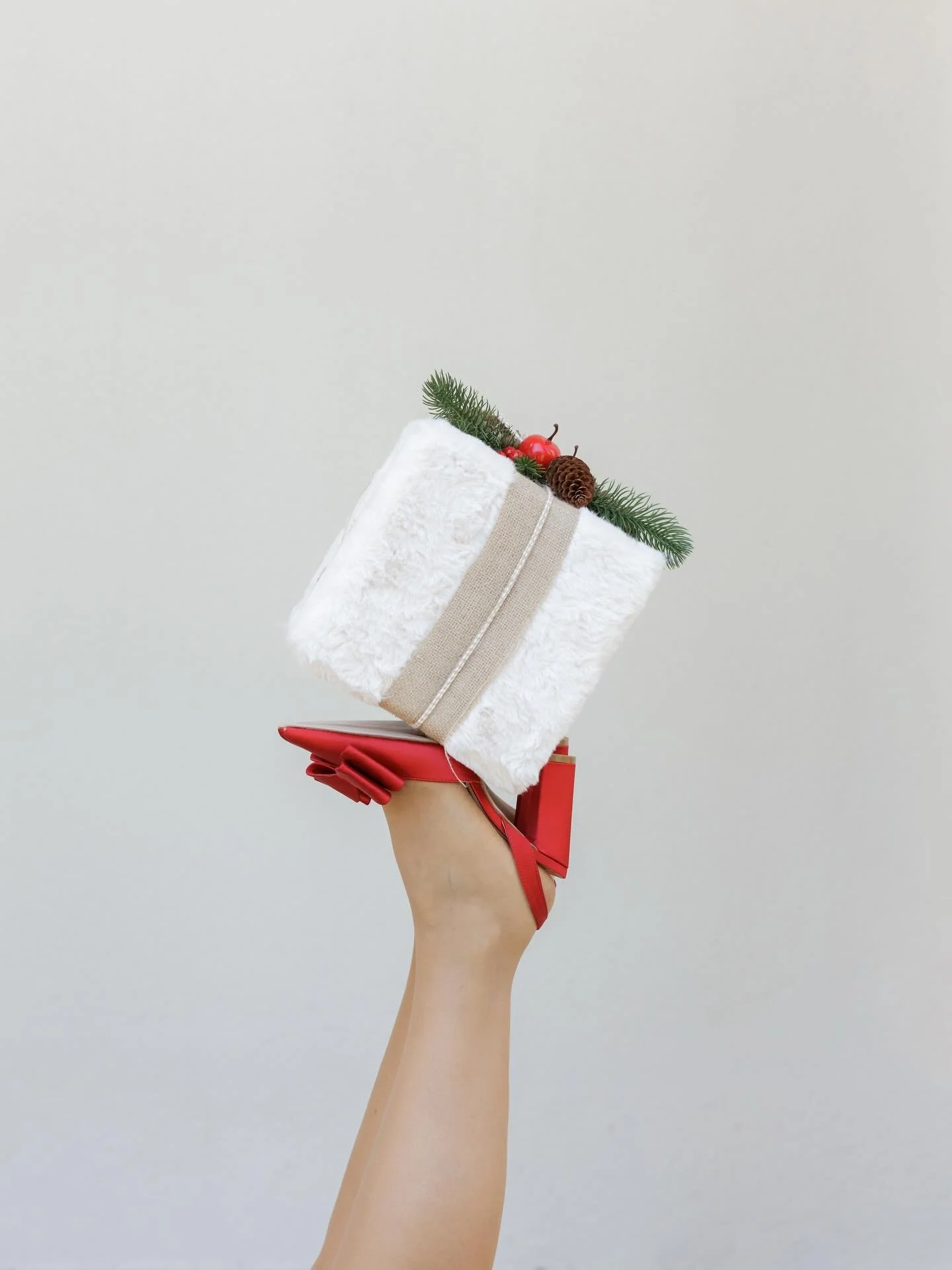 The holiday hustle is loud. Deadlines are tighter, inboxes are fuller, and everyone&rsquo;s attention is split between shopping lists and scrolls. 🎄

That&rsquo;s exactly why your marketing can&rsquo;t blend in right now, it has to work harder, clea