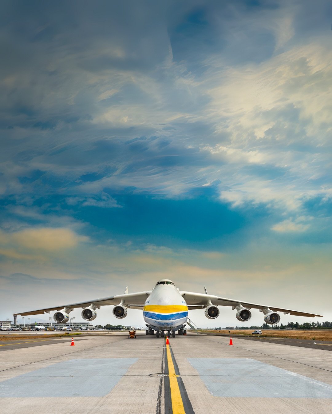 Meet the Antonov An-225 Mriya &nbsp;✈️🌍
Once upon a time, in the skies of human ingenuity, there flew a giant unlike any other&mdash;the Antonov An-225 Mriya, which means &ldquo;The Dream&rdquo; in Ukrainian. This aircraft wasn&rsquo;t just big; it 