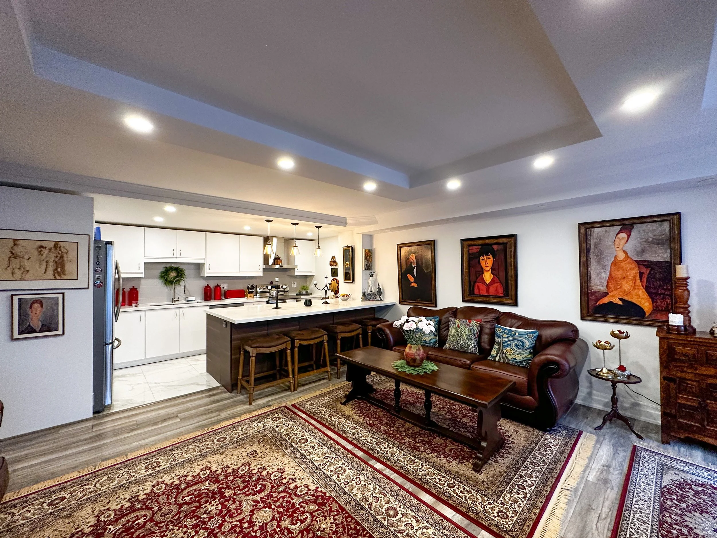 Painted apartment with crown mouldings and classic furniture.