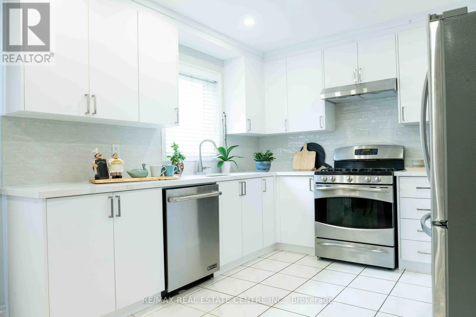 White kitchen reno