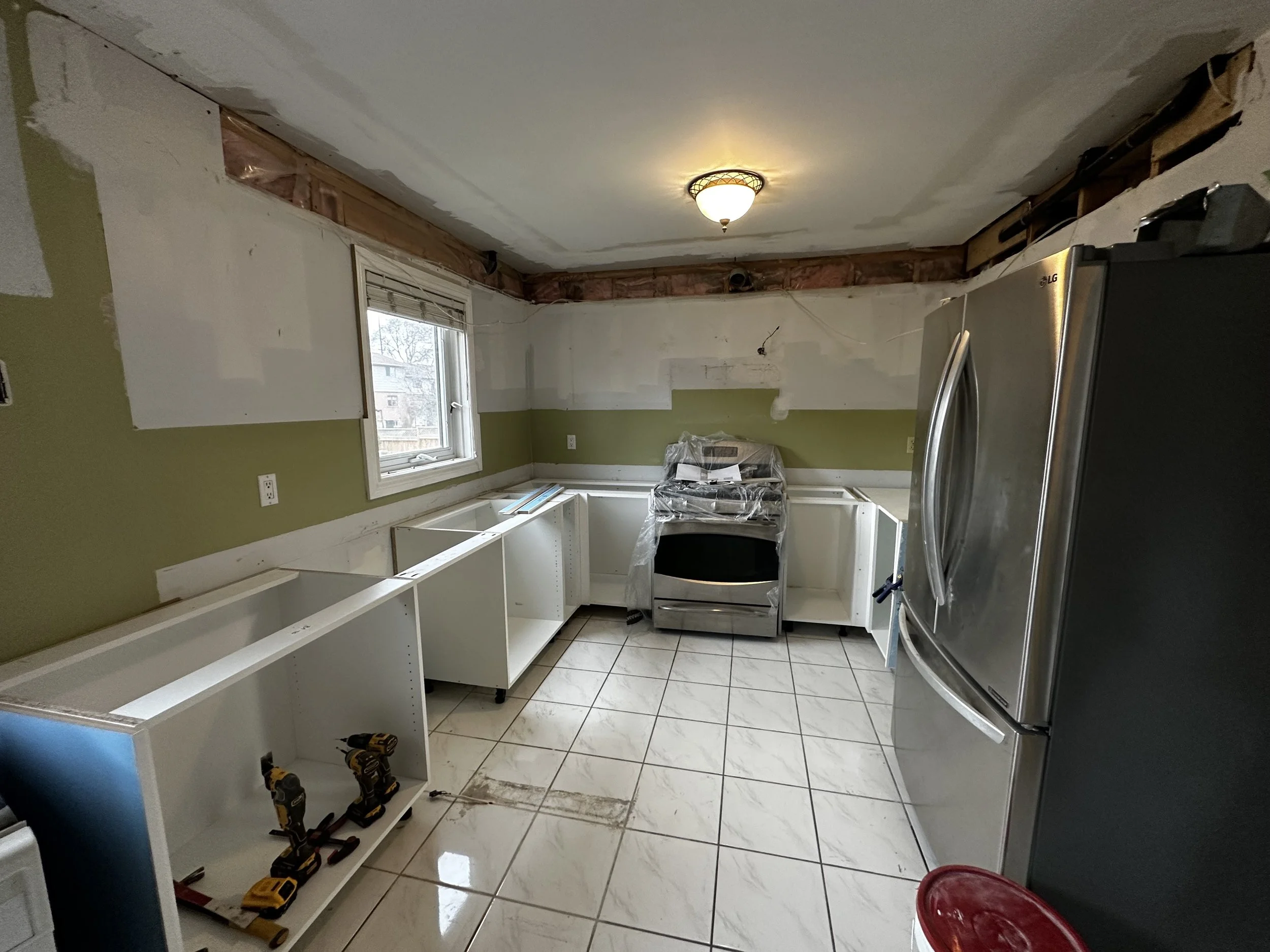 The before photo of a kitchen renovation project in Mississauga