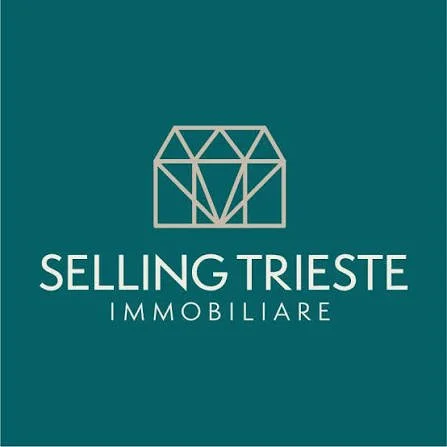 Logo di Selling Trieste Immobiliare con un diamante stilizzato sopra il nome dell'azienda.