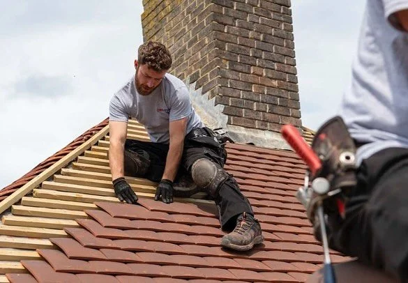 Hello Friends &amp; followers!
I'm in need of a roofer who works in the west London area..
Any suggestions please 
Thank you 🙏 
Alasdair