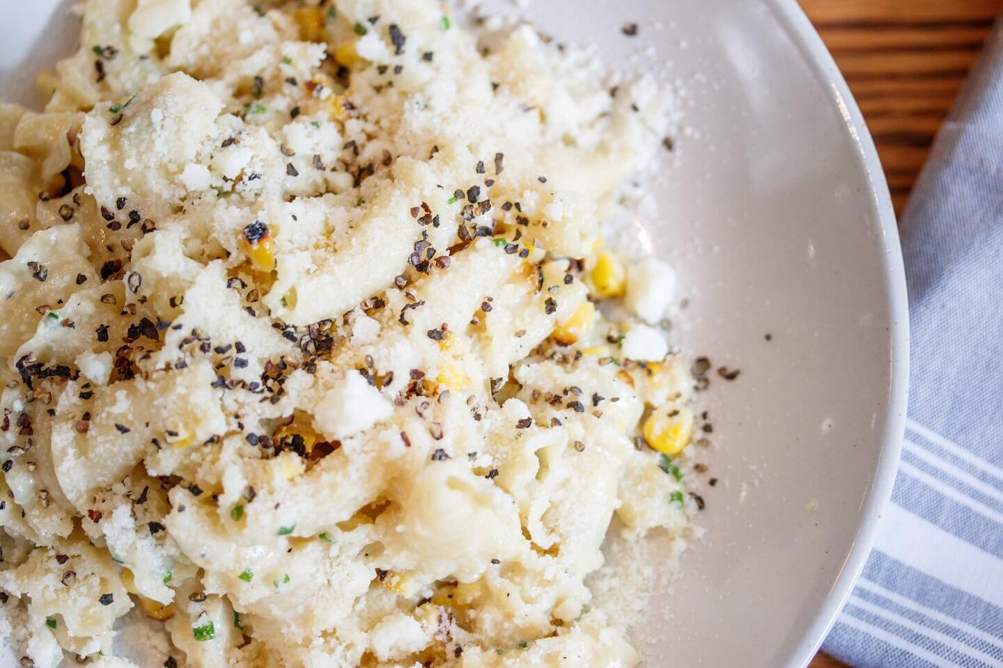 Indulge in the taste of spring with our Grilled Sweet Corn Cacio e Pepe at Deacon&rsquo;s New South! 🌽🍝 Paired perfectly with a glass of wine, it&rsquo;s the ultimate seasonal indulgence. Come taste the essence of springtime! 🌸🍷⁣
⁣⁣
⁣#tasteofspri