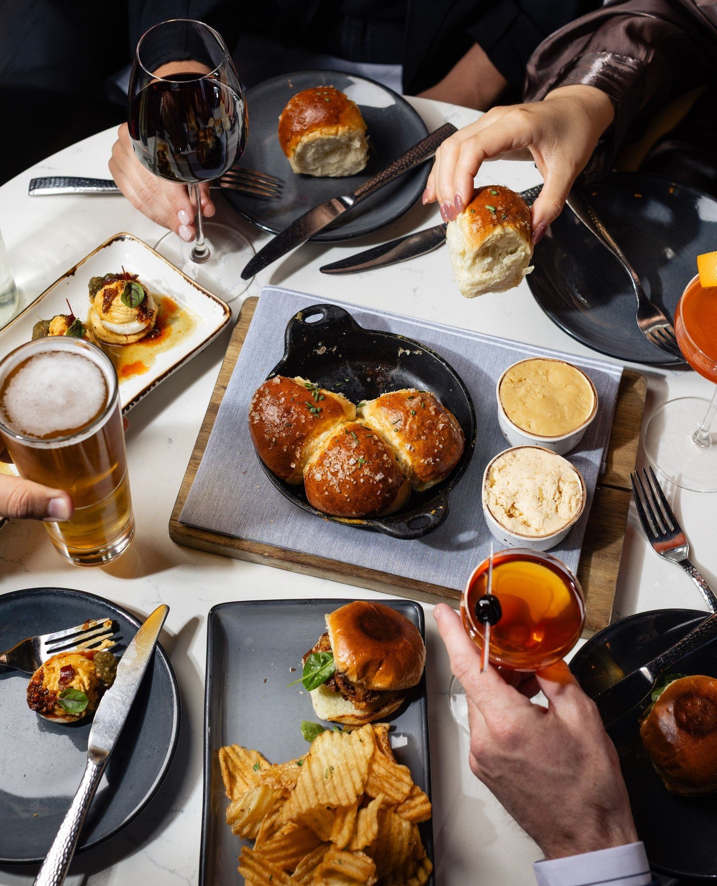 Craft cocktails. Delicious bites. Whiskey flights. A happy hour not to be missed. ⁠
⁠
Join us Monday through Friday from 4-6 p.m. at the main bar or Cliff's Lounge &amp; Oyster Bar. 🥂