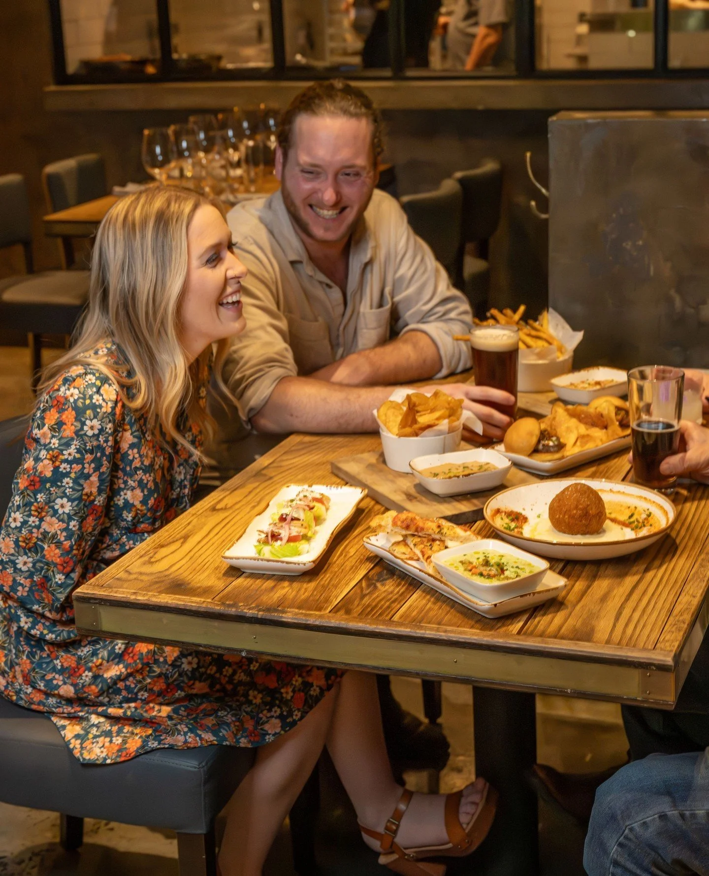 Set the tone for your next night out in Nashville. ⁠
⁠
Join us at Deacon's New South for a chef-inspired menu featuring a premium selection of steaks, seafood, delicious sides, crave-worthy desserts and so much more.