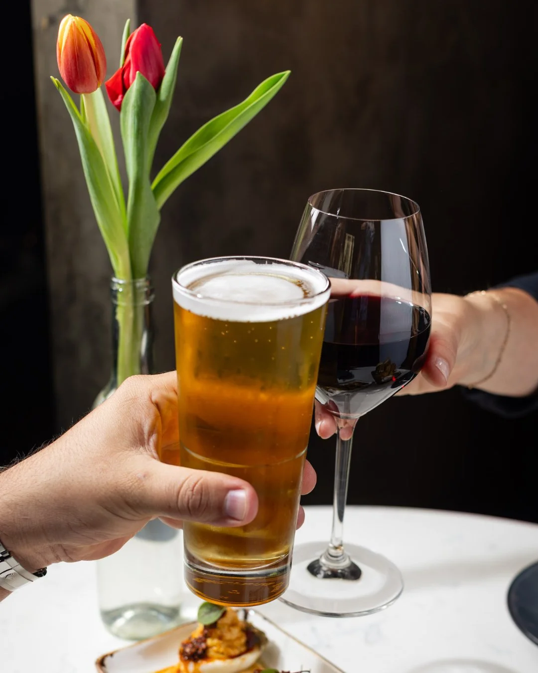The workday ends here. 🥃 Settle in at the bar Monday through Friday from 4 to 6 p.m. for thoughtfully crafted cocktails, rotating wines, whiskey flights and more before dinner begins.