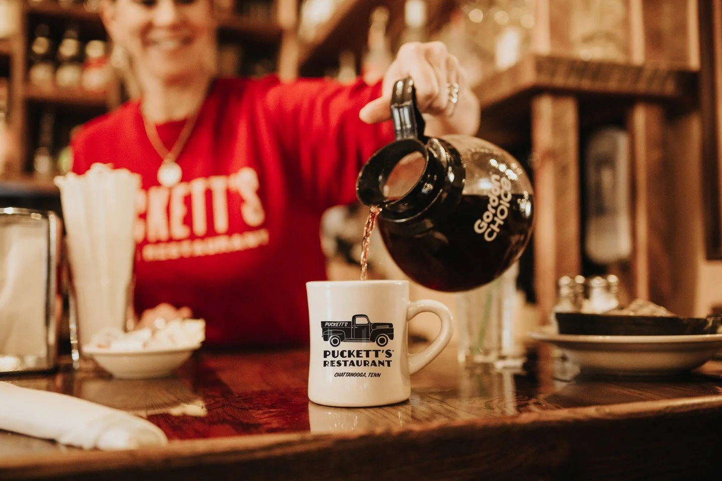 National Coffee Day calls for a refill. ☕⁠
Don&rsquo;t worry, y&rsquo;all, we&rsquo;ll pour a mug for you. 🙌⁠
⁠
#NationalCoffeeDay #PuckettsRestaurant
