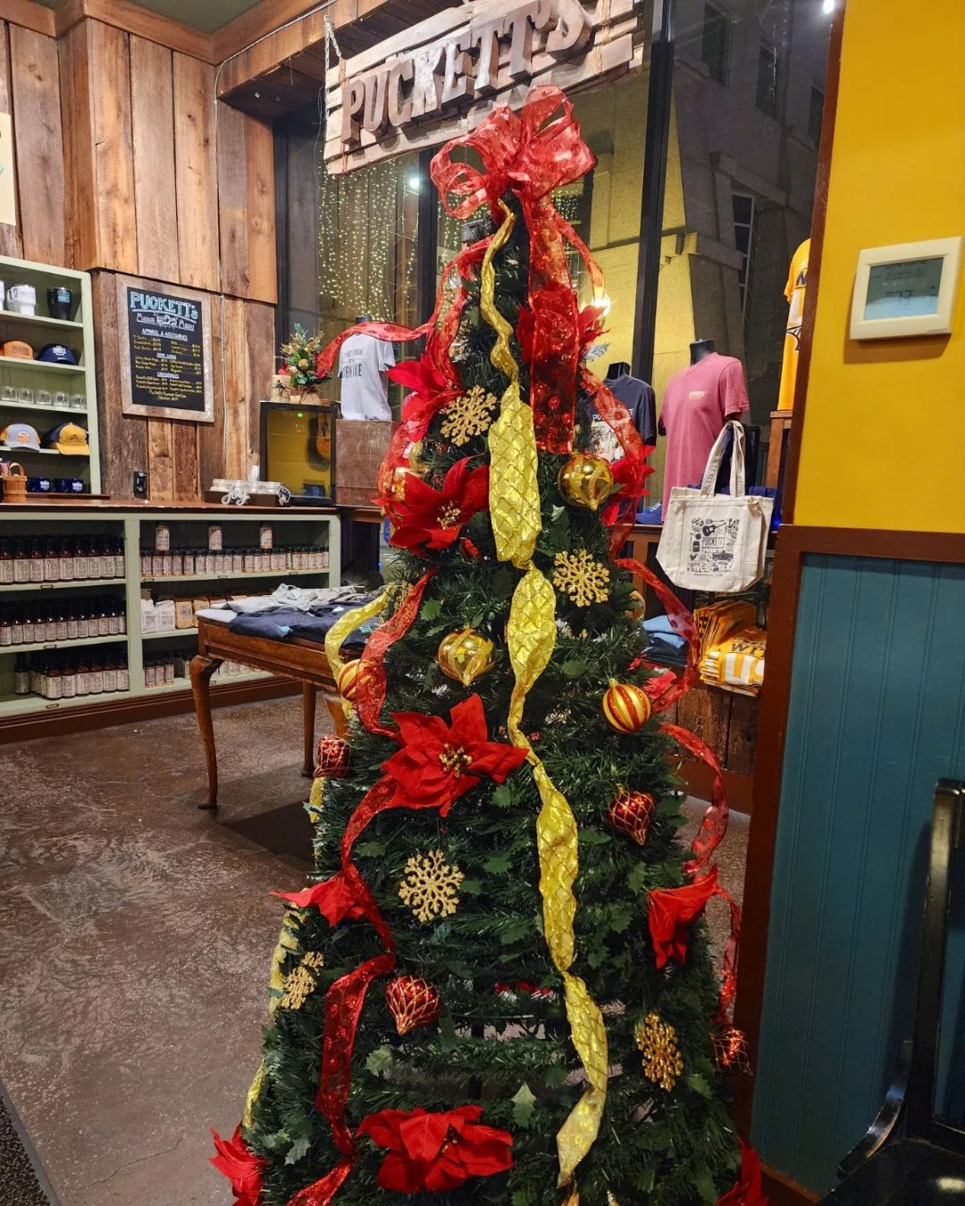 Decked out and ready for the season. 🎄Our team is lookin&rsquo; forward to welcoming y&rsquo;all this holiday season.🍴