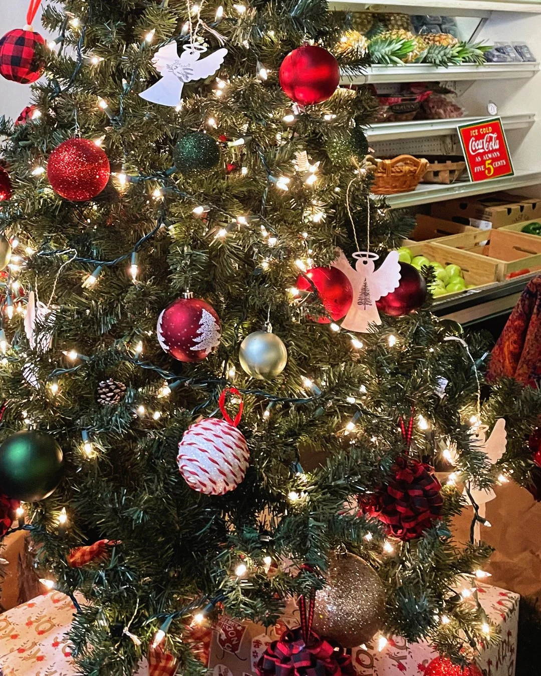 Visit our Gather and Give tree the next time you dine with us, and please consider donating to help feed local families this holiday season. Last day you can donate is 12/19!