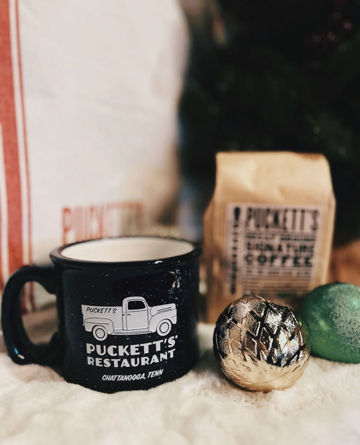 Need a gift for your coffee lover? Our Seasonal Bundle is here through Jan. 1st! 🎁☕