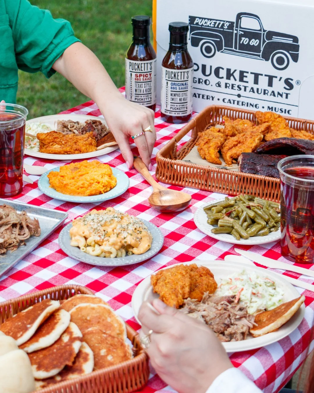 Wherever you're gathering, bring Puckett's with you. 🌿 Our Puckett's To Go Packs are served hot, ready for pickup and made to share. Feed 4 - 6 for $54.99. Order yours through the link in bio.