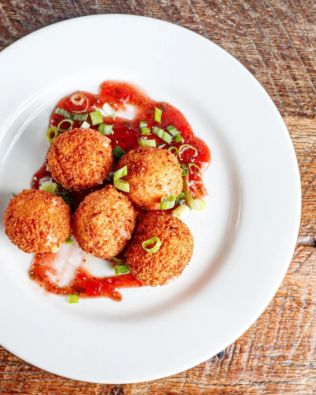 Crispy on the outside, cheesy on the inside, and made for dipping. Our Pimento Cheese Bites take Puckett&rsquo;s signature pimento cheese blend, bread it, flash-fry it and serve it up hot with sweet pepper jelly.

Warning: sharing is optional.