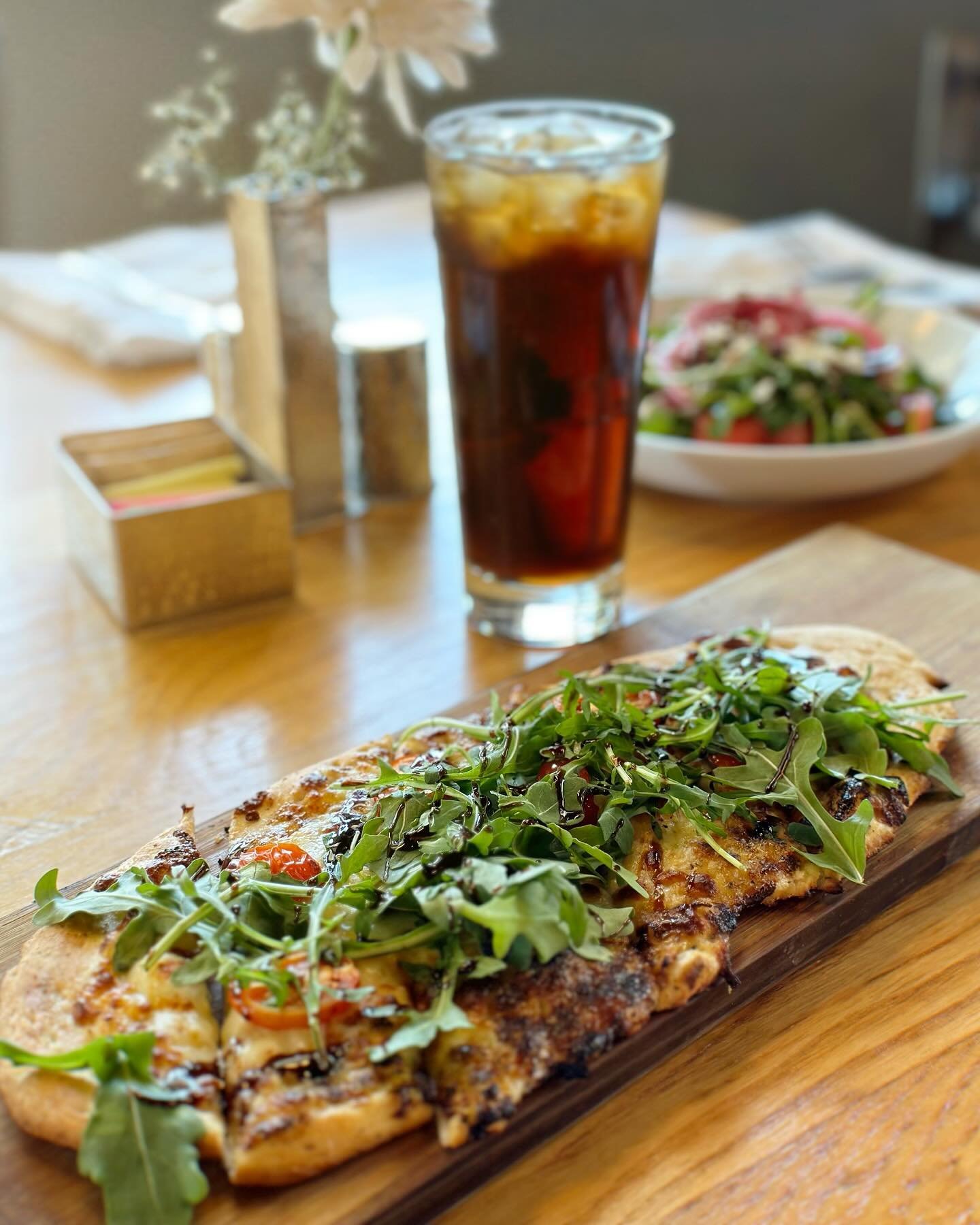 🌧️🍞✨ Rainy nights call for something extra special, and tonight, it&rsquo;s all about the Leo Bread from Scout&rsquo;s Pub! 🌧️🍞 ⁣
⁣⁣
⁣Indulge in the ultimate comfort food experience with every bite of coppa, garlic aioli, cherry tomatoes, arugula