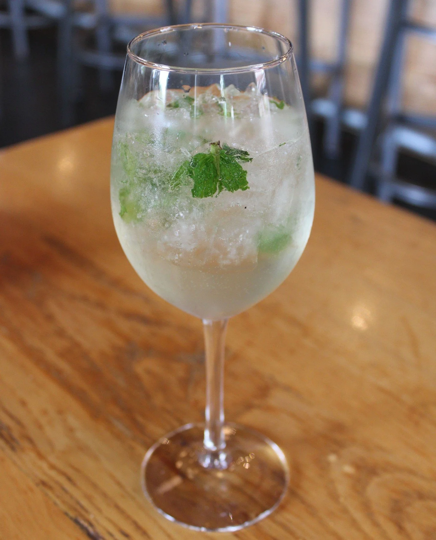 Who says Mondays can&rsquo;t be glamorous? ⁠
The Stepford Wives is the perfect sip to elevate your evening&mdash;pear vodka, prosecco, elderflower, and a hint of mint. 🍸⁠
⁠
#ScoutsPub #FranklinTN #WesthavenTN