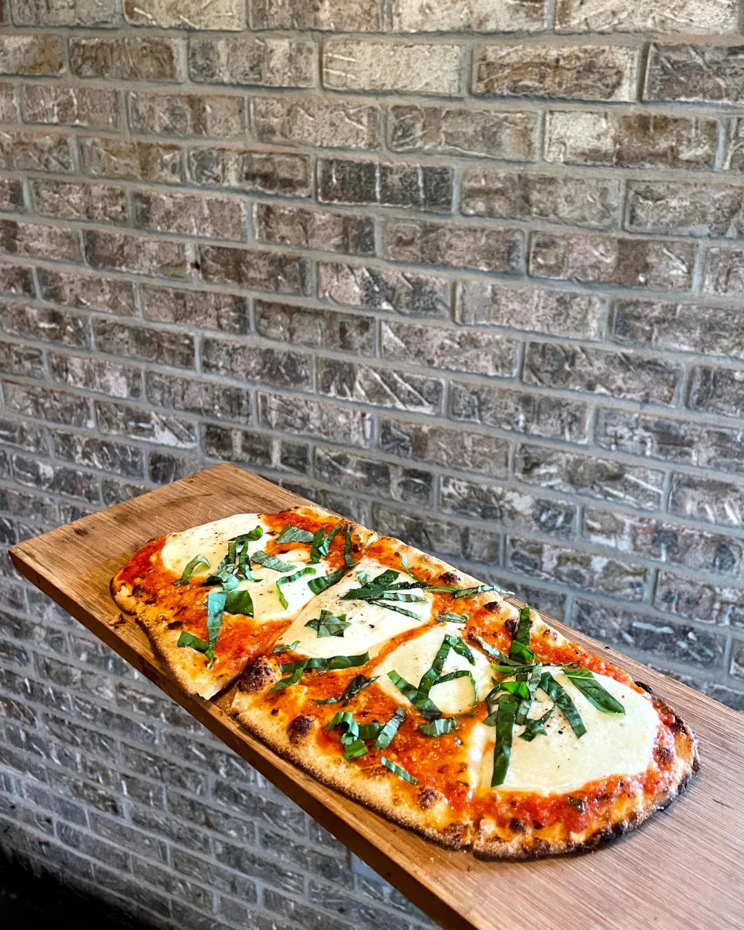 Post-work snack, anyone? The Mini Margherita Flatbread is just $8 during Happy Hour.⁠
Join us Monday through Friday from 3&ndash;6 PM.
