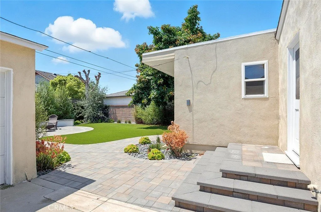 1901 N Bellflower Blvd 28.jpg