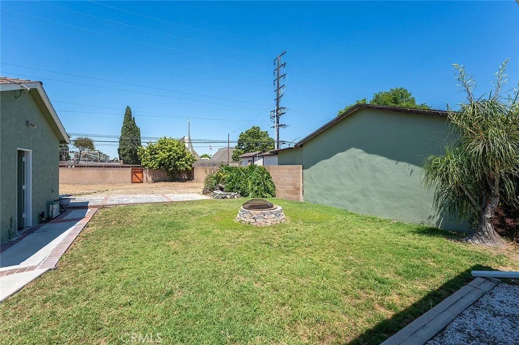 4903 Brayton Ave 19.jpg