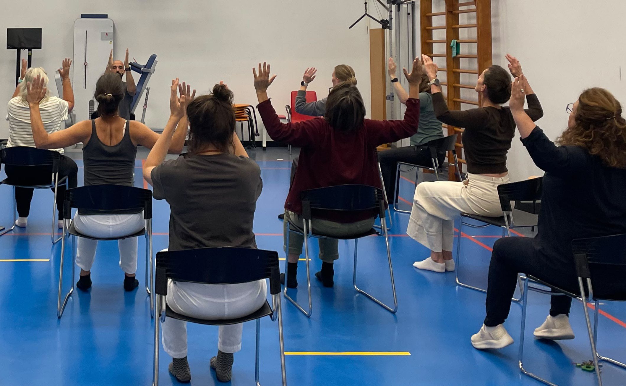 Chair Yoga session for employees at LUMC to reduce desk-related tension.