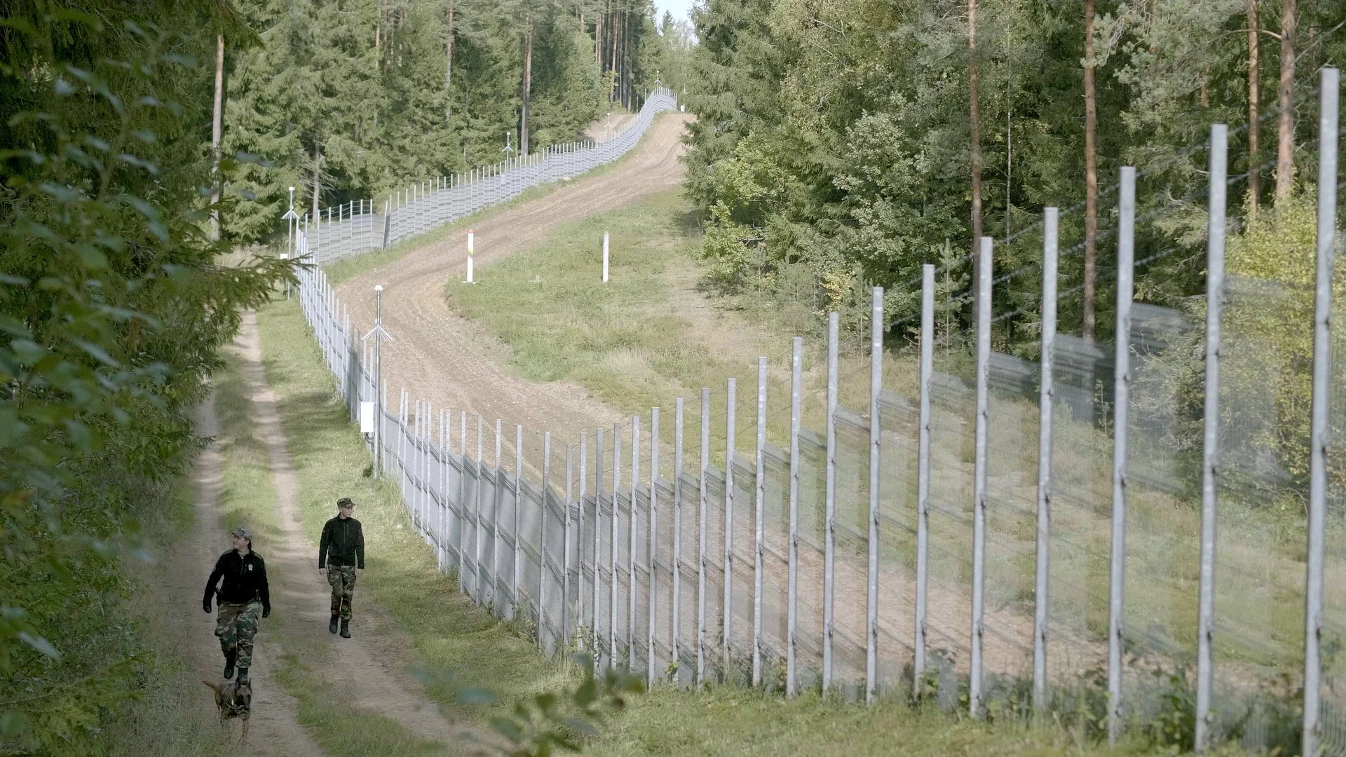 Borderline_ep2_WhereTheWorldEnds_still007.jpg