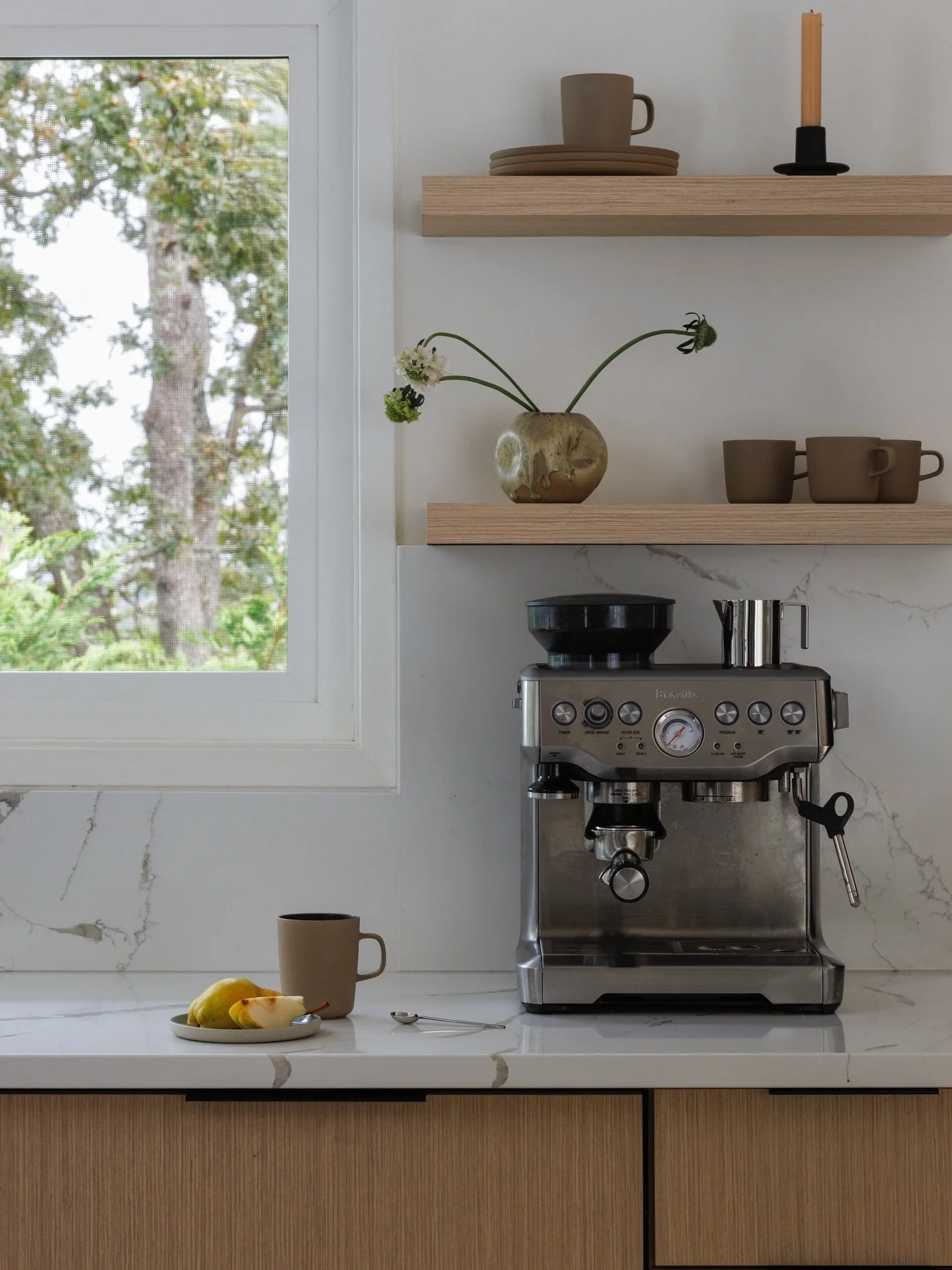 Rainy mornings like this make you wanna start the day right here. Espresso, quiet light, and calm design.
 
Photography: @mmk_creative 
Decor: @thefound.studio  @gabrielrossshop 

#kitchendesign #coffeecorner #millworkdetails #calmspaces #designthatf