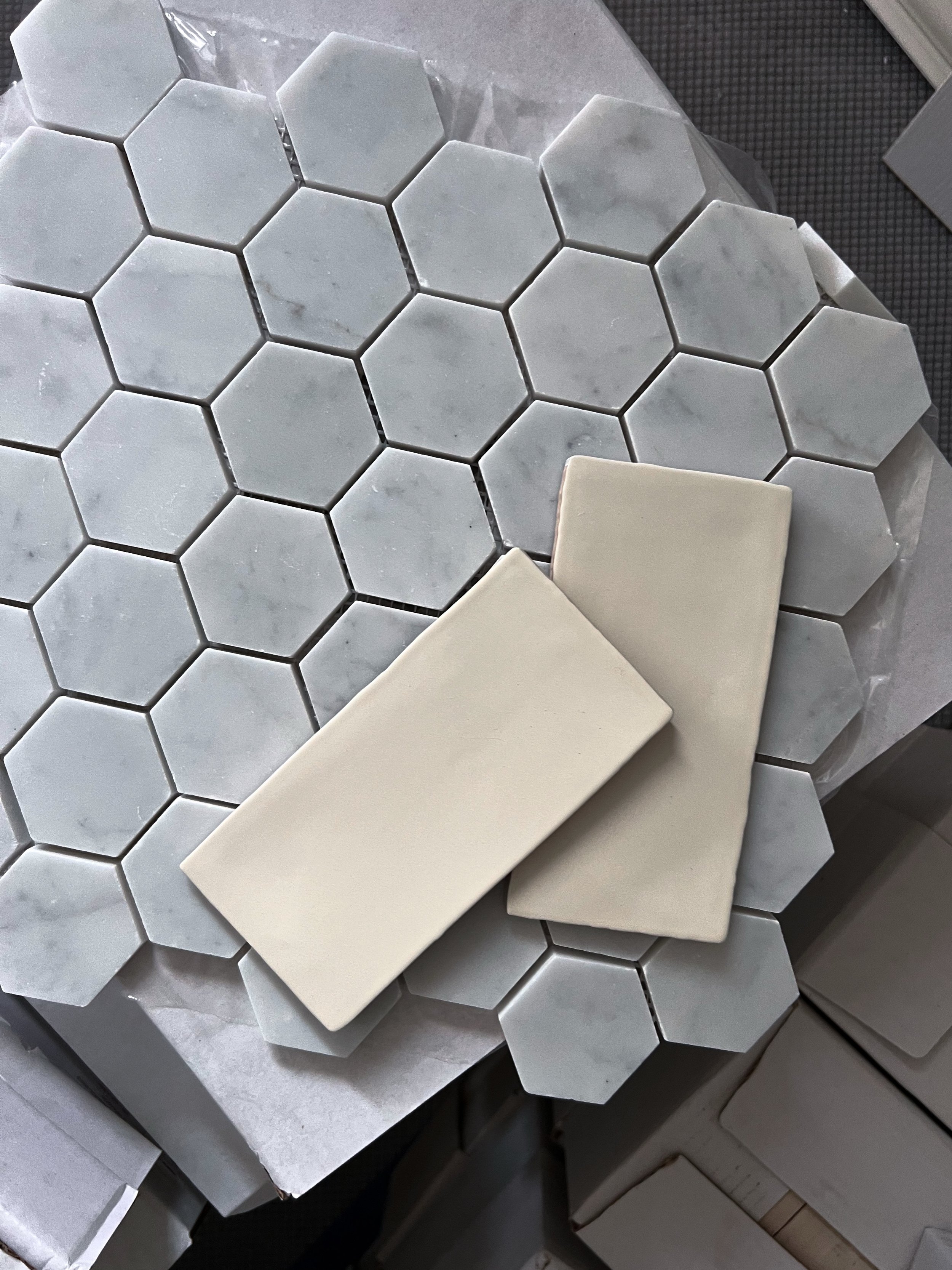 Some site pics from our Ridgedown project. Feels like Christmas when the tile arrives! 

#sitvisit #interiordesign #homerenovation #victoriainteriordesign #localdesigner
