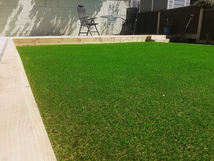Gardensmith_Expert_Landscapers_London_Lawn_Planting10.jpg