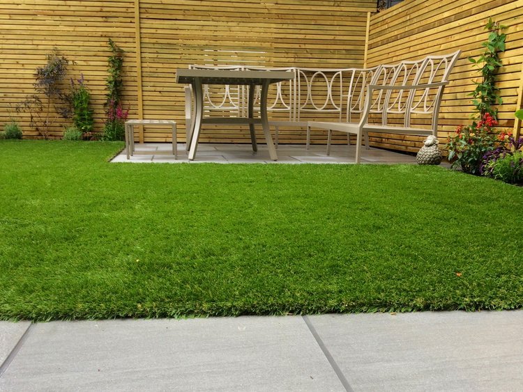 Gardensmith_Expert_Landscapers_London_Lawn_Planting3.jpg