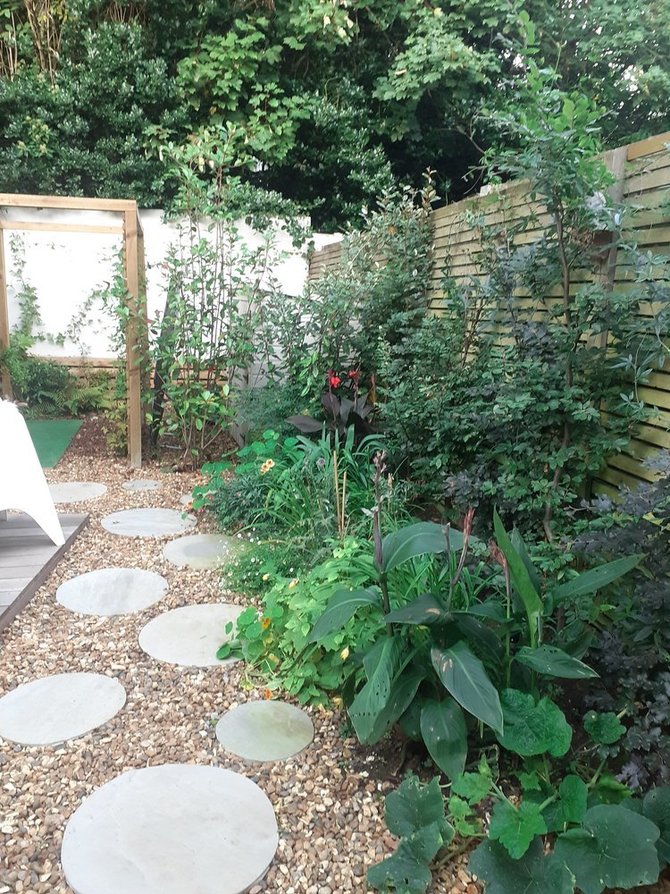 Gardensmith_Expert_Landscapers_London_Lawn_Planting9.jpg