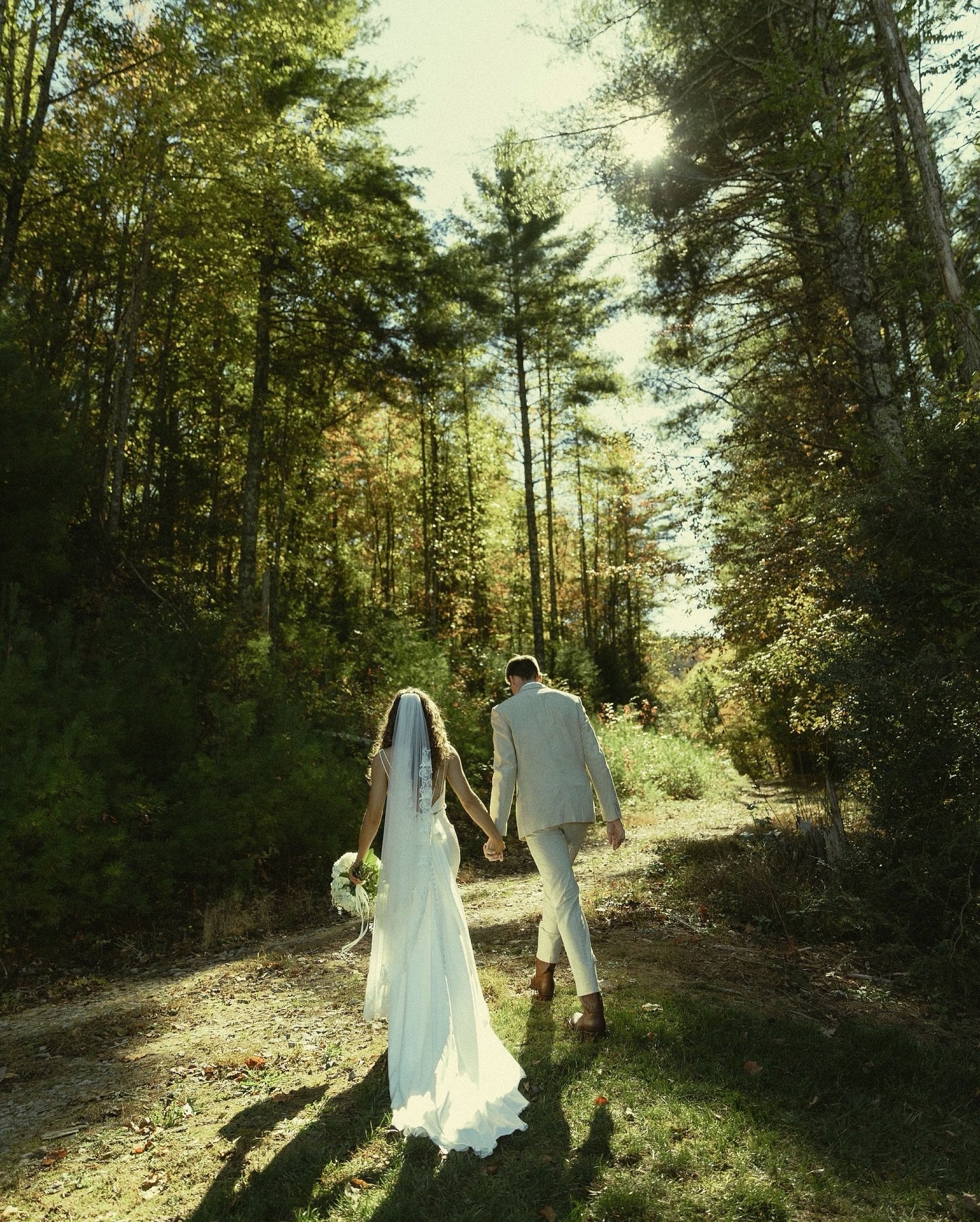 kinsey + matthew&rsquo;s wedding on a little ranch in tennesse 🕊️🐎🤍