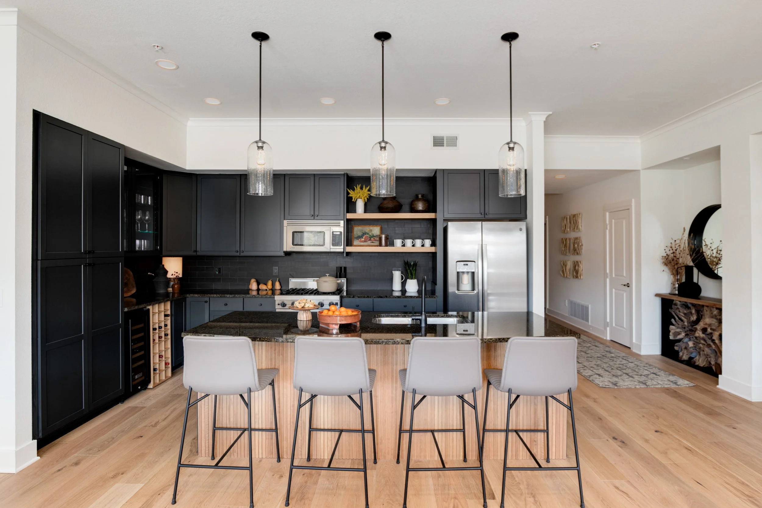 14-Kitchen & Breakfast Bar.jpg