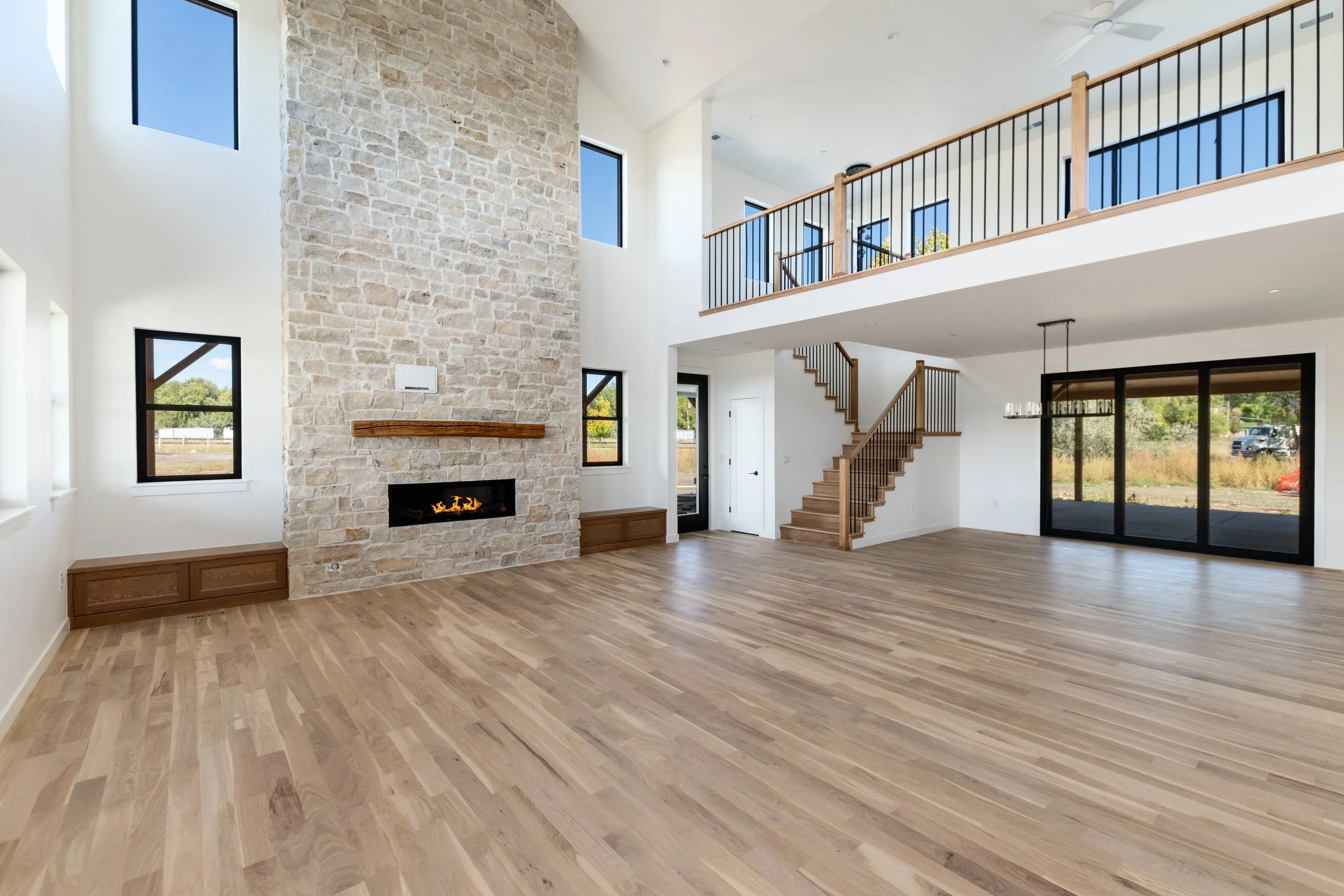 25-Interior.jpg