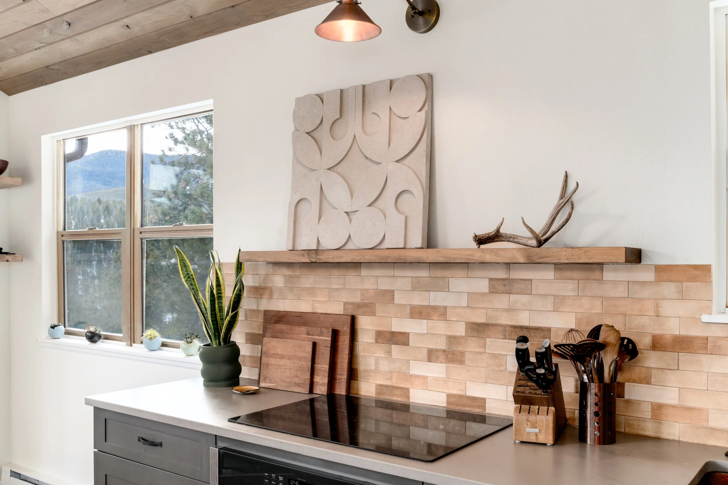 24-Kitchen Detail.jpg