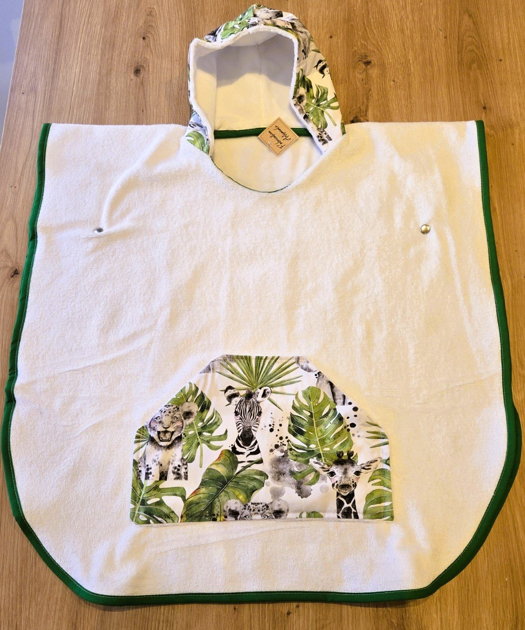 poncho-de-bain-vert-savane-leffetmains.jpg