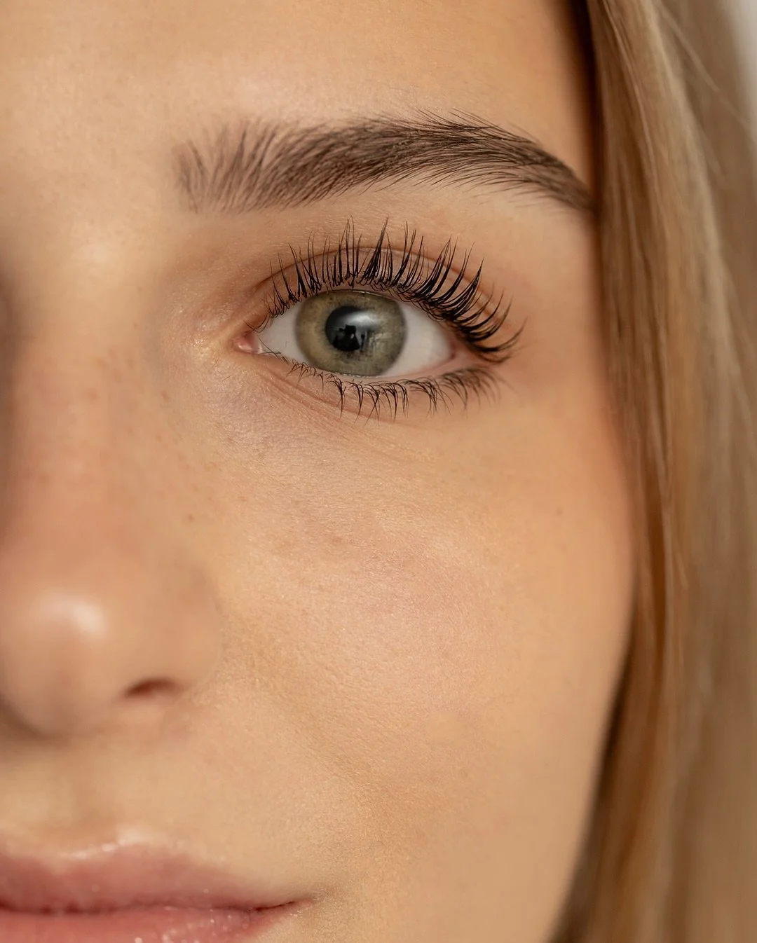Lash lift &agrave; la k&eacute;ratine sign&eacute; Browgeous 👁️ (Swipe pour le avant)
M&ecirc;me cils, m&ecirc;me regard&hellip; mais un tout autre effet !
Plus ouverts, plus longs, plus d&eacute;finis &mdash; sans extensions ni mascara.

⏱️ En 30 m