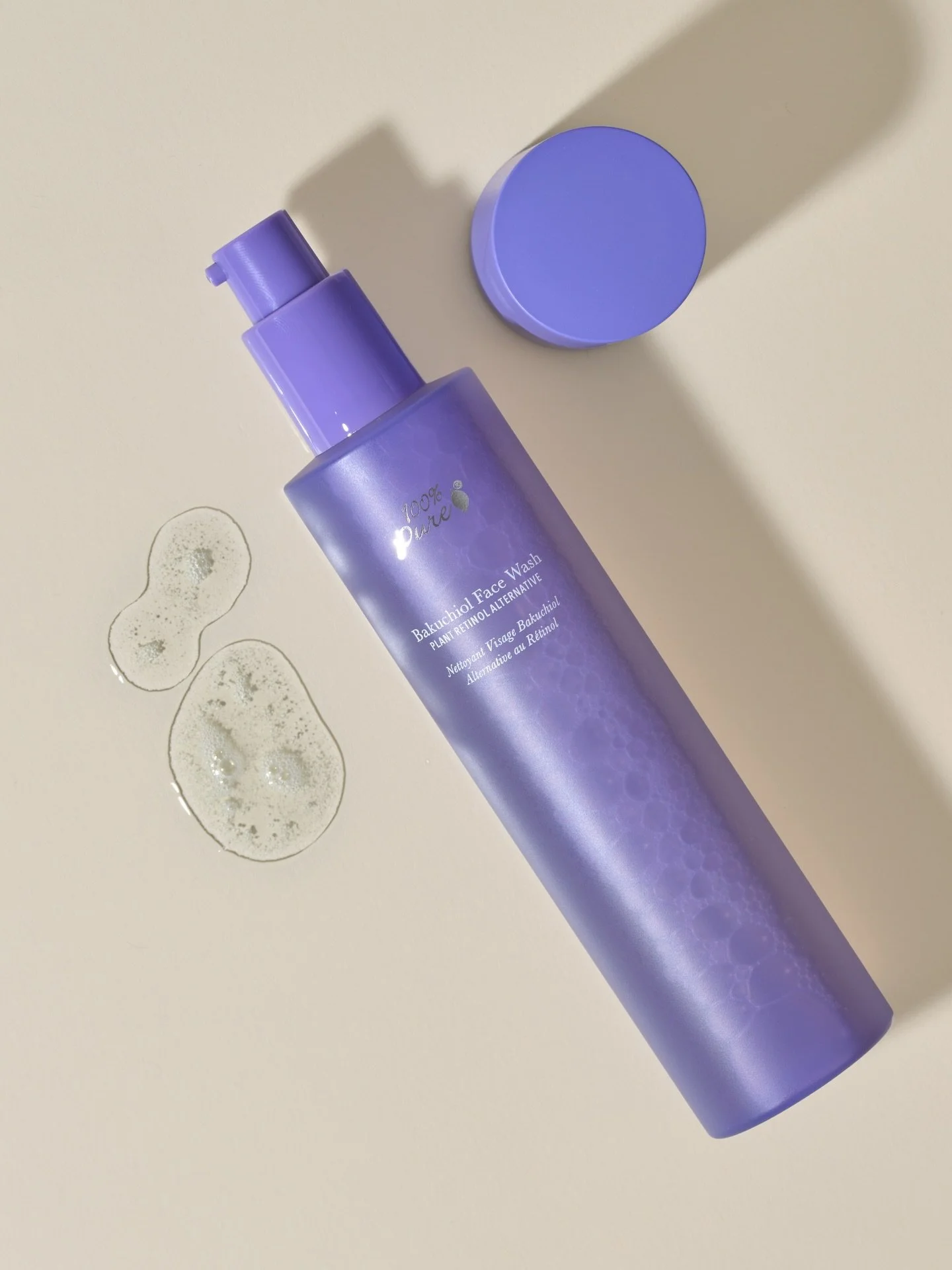 Le nettoyant qui fait plus que nettoyer 🫧 
Formul&eacute; avec du bakuchiol (l&rsquo;alternative douce au r&eacute;tinol), il laisse la peau propre, lumineuse et plus lisse&hellip; sans irritation.

Un seul geste, et ta peau est nettoy&eacute;e, &ea