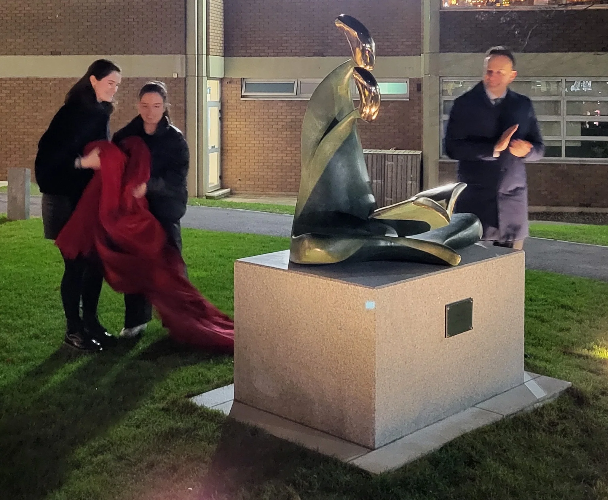 Nuture-sculpture-sandra-bell-irish-cast-bronze-unveiling-taoiseach-leo-varadkar-alexandra-college-dublin-art-represents-teacher-student-holding-book-essence-learning-honor-teachers-in-art-metal-modern-sustainable-LV2.jpg