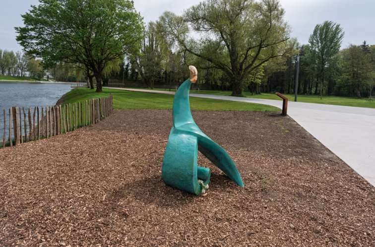 Sandra-Bell-mother-chornobyl-chernobyl-children-cork-international-charity-classical-cast-bronze-sculpture-Ireland-commemorative-installation-survivors-shows-art-memories-irish-garden-marina-park-community-humanitarian-8.png