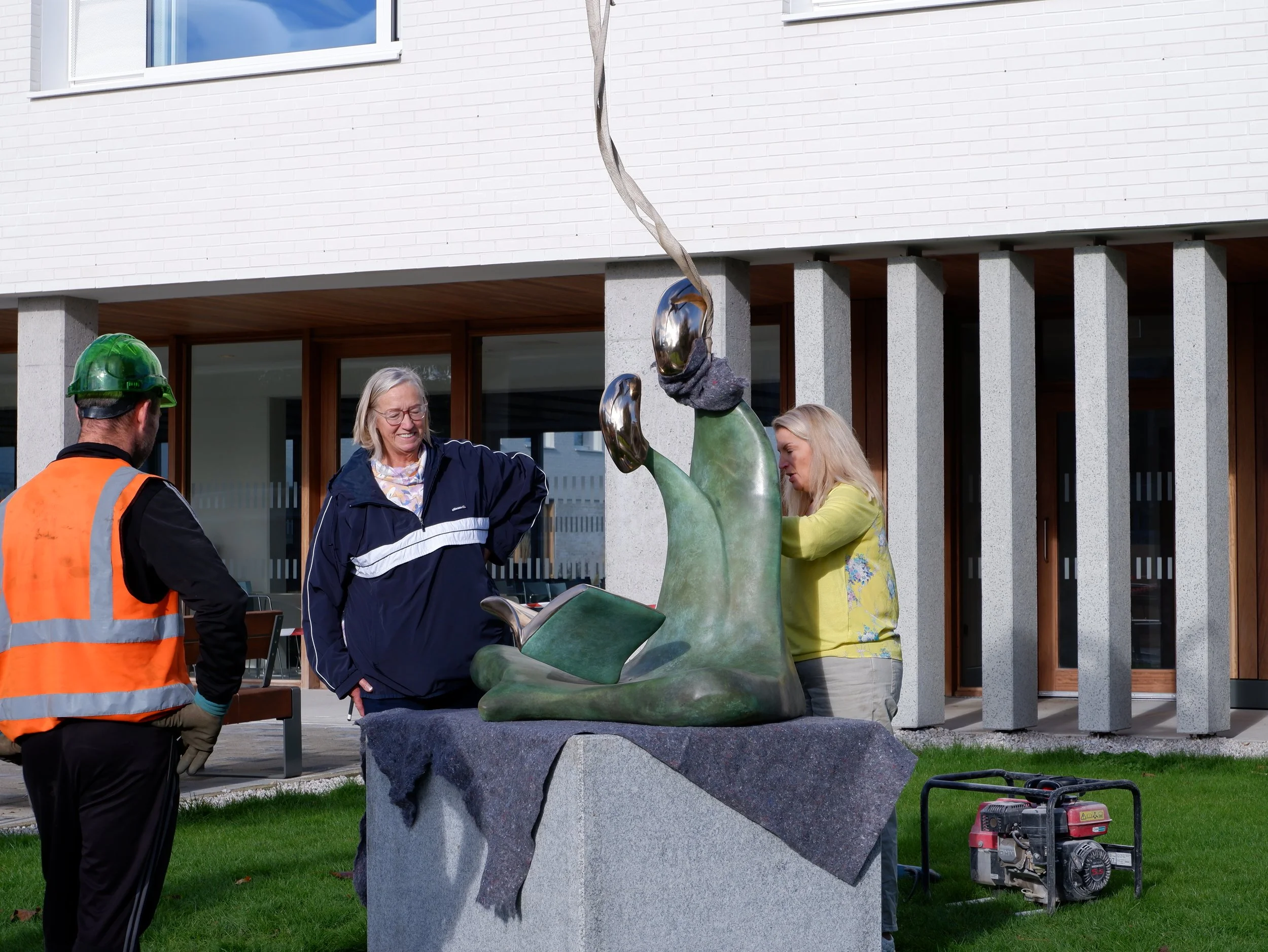 Nuture-sculpture-sandra-bell-irish-cast-bronze-unveiling-taoiseach-leo-varadkar-alexandra-college-dublin-art-represents-teacher-student-holding-book-essence-learning-honor-teachers-in-art-metal-modern-sustainable-8.JPG