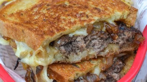 Patty Melt
Perfectly seasoned and freshly pressed burger patties, grilled onions, swiss cheese, thousand Island, between toasted Jewish Rye bread.
