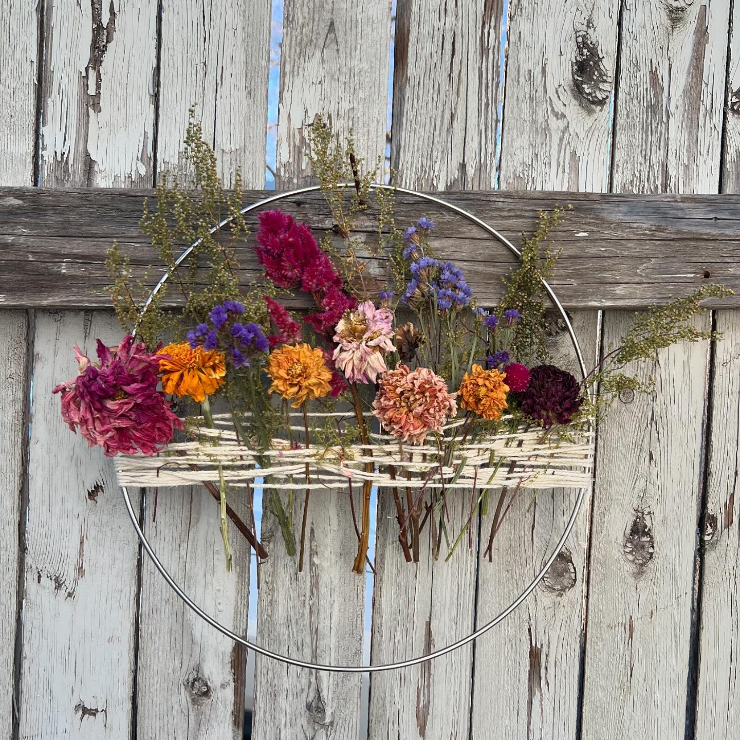 Yesterday I went to a dried flower wreath workshop with @orchardflowerfarmgj Isn&rsquo;t this gorgeous? She had three different styles that you could choose from and tons of gorgeous, dried, locally grown flowers from her farm.

#shopsmall #orchardfl