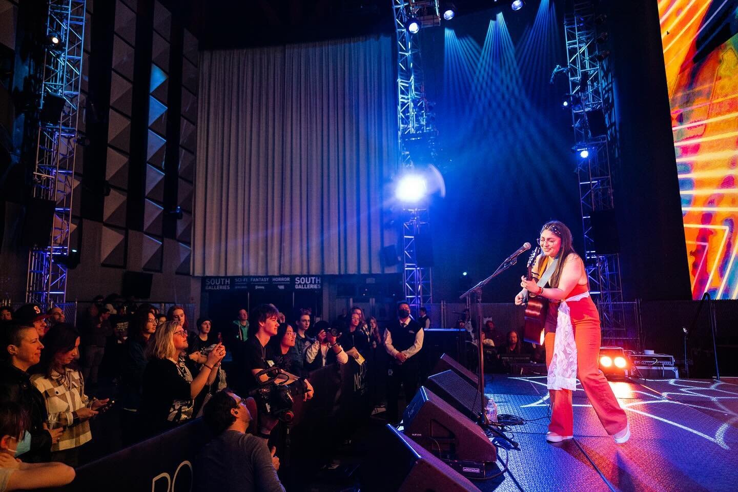 Looking back on such a magical night at the Sky Church! Thank you Sound Off!  and @mopopseattle for the amazing opportunity 🥰🧡
-
-
-
#mopop #soundoff #seattle #seattlemusic #singer #singersongwriter #indie #seattlemusicians #photography #performanc