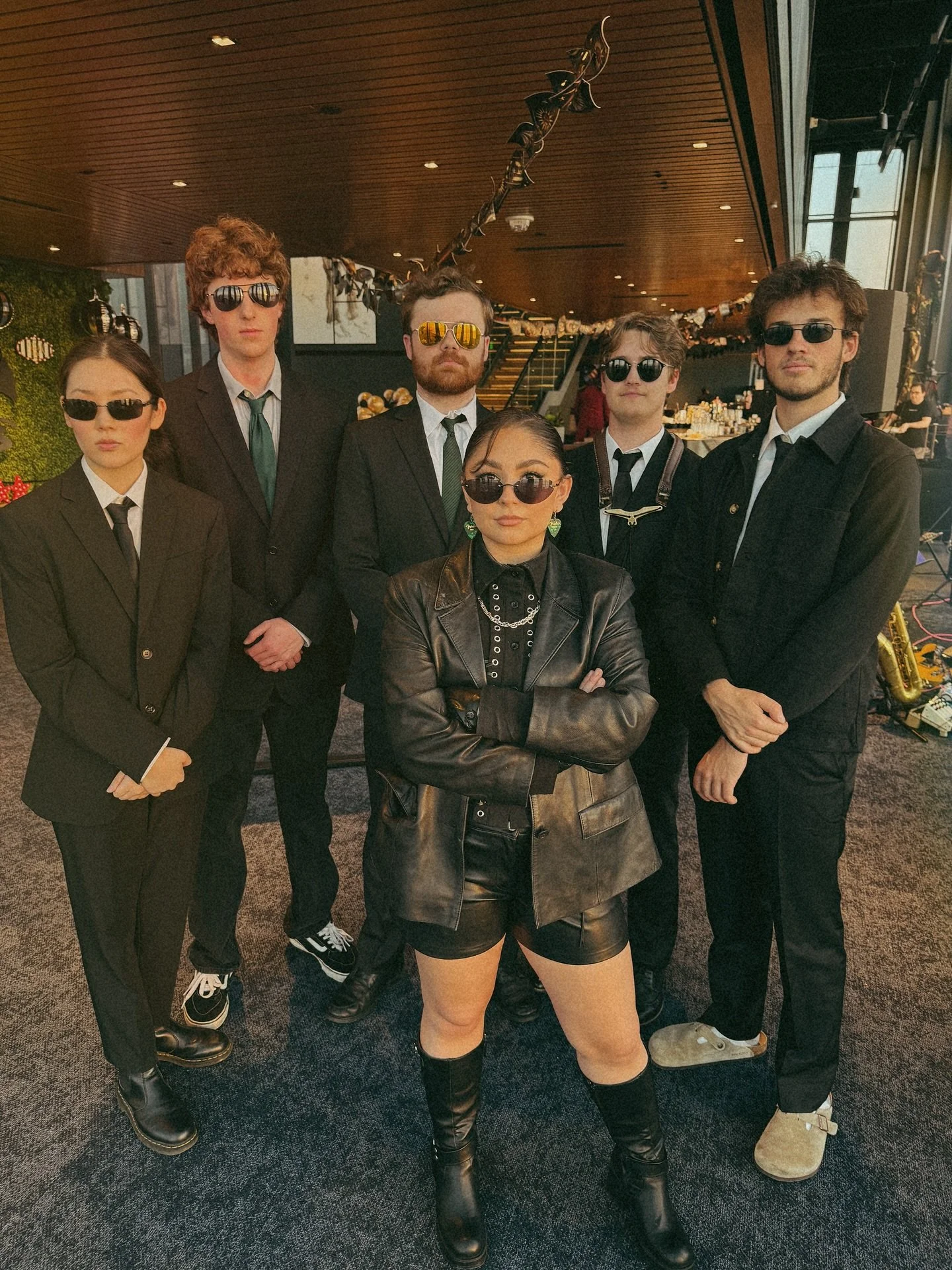 Happy Halloween from my agent Smiths and I from the Matrix 👀🤌🏼🎃👻
-
#matrix #halloweenband #seattle #seattlelivemusic #seattlemusician #seattlemusicscene #singer #livemusic