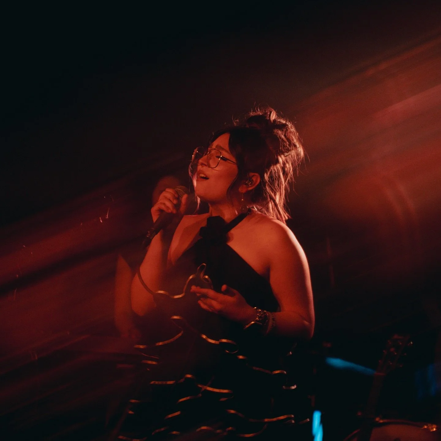 I have my first @sofarseattle show coming up on Friday, April 24th in Capitol Hill! So excited to sing an intimate solo set and share some songs from my upcoming EP! Tickets in my bio! 🫶🏼🎶 
-
#seattle #seattlemusicscene #seattlemusician